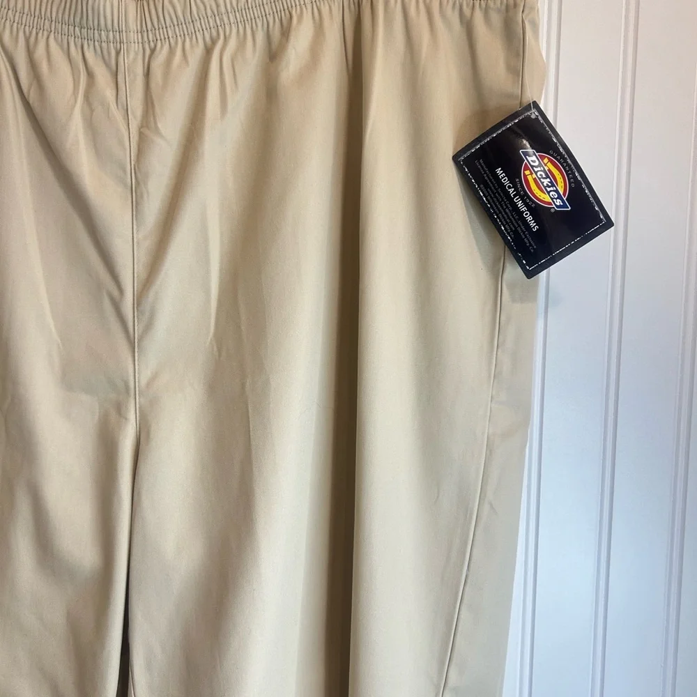 Dickies  Medical Light Tan Cargo Pants for Men 2X elastic waist NEW.